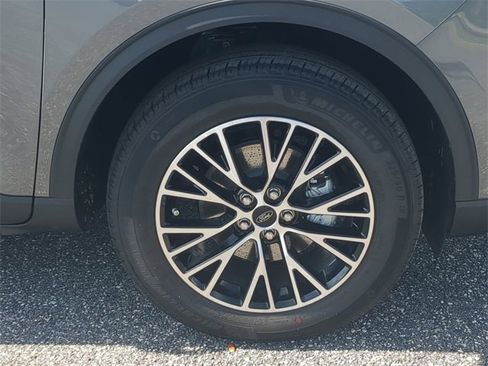 New 2025 Ford Escape SE image 25