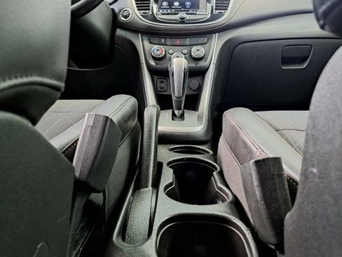 Used 2019 Chevrolet Trax LT w/ LT Convenience Package FWD image 25