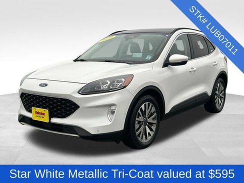 Used 2020 Ford Escape Titanium image 3