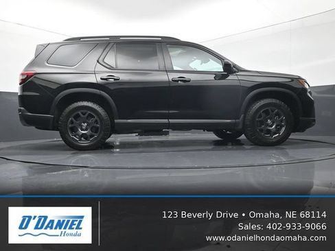 Used 2025 Honda Pilot TrailSport image 13