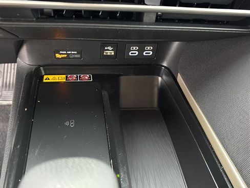 Used 2025 Toyota Camry LE FWD image 28