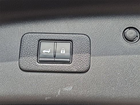 Used 2024 Nissan Armada SL image 13