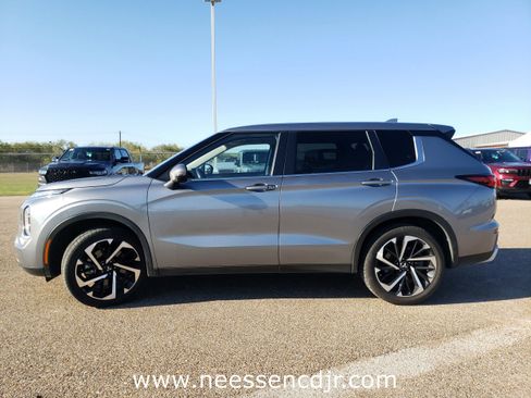 Used 2024 Mitsubishi Outlander SE Black Edition image 4