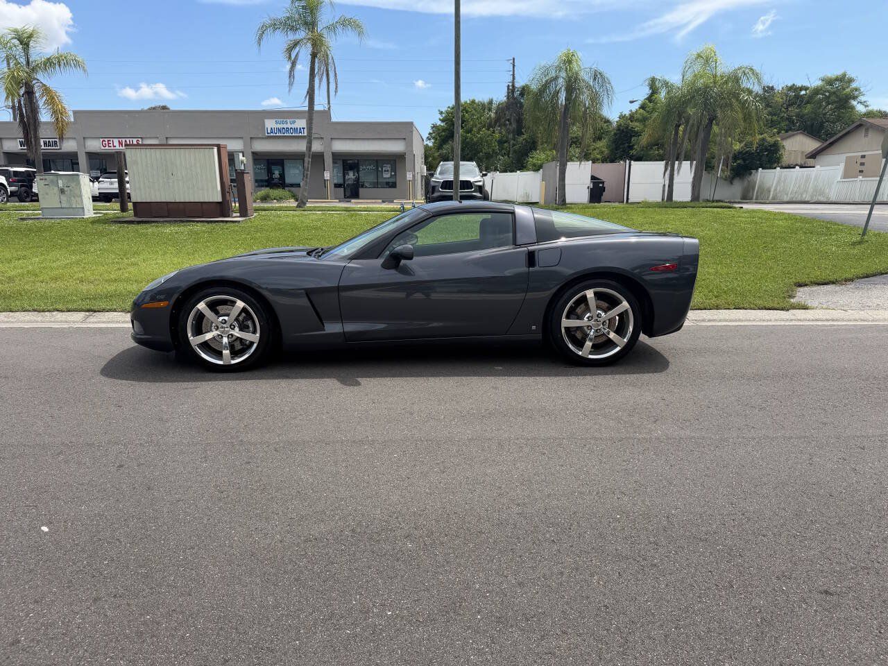 Used 2009 Chevrolet Corvette Coupe w/ Z51 Performance Package RWD image 8