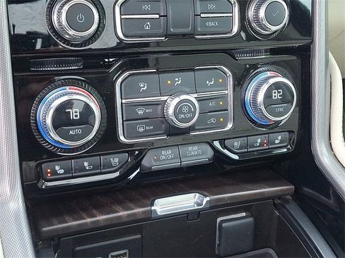 Used 2023 GMC Yukon Denali image 16