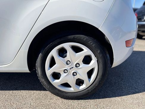 Used 2012 Ford Fiesta SE image 24