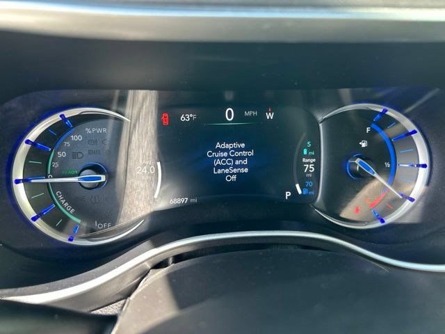 Used 2023 Chrysler Pacifica Touring-L FWD image 14