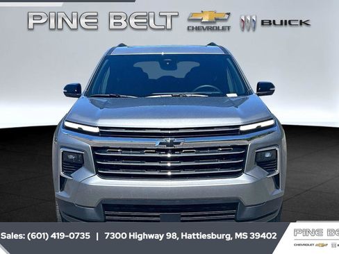 New 2026 Chevrolet Traverse LT w/ Sun and Wheel Package FWD image 3