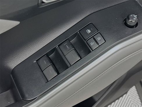 Used 2022 Toyota Highlander XLE AWD/4WD image 21