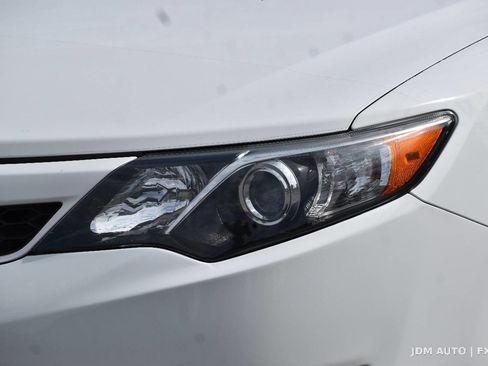 Used 2014 Toyota Camry SE w/ Moonroof Package image 40