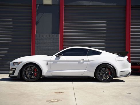 Used 2021 Ford Mustang Shelby GT500 w/ Carbon Fiber Track Pack image 5
