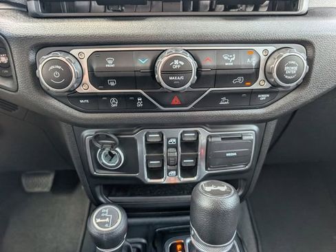 Used 2024 Jeep Wrangler Unlimited Sport AWD/4WD image 17