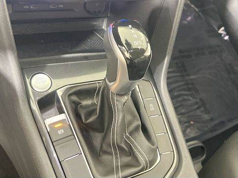 Used 2023 Volkswagen Tiguan SE AWD/4WD image 16