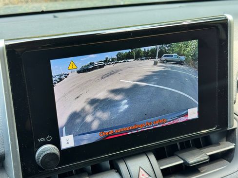 Used 2024 Toyota RAV4 XLE FWD image 21