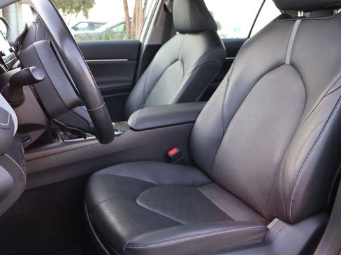 Used 2022 Toyota Camry XSE FWD image 12