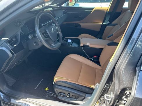 Used 2024 Lexus ES 350 w/ Premium Package FWD image 2