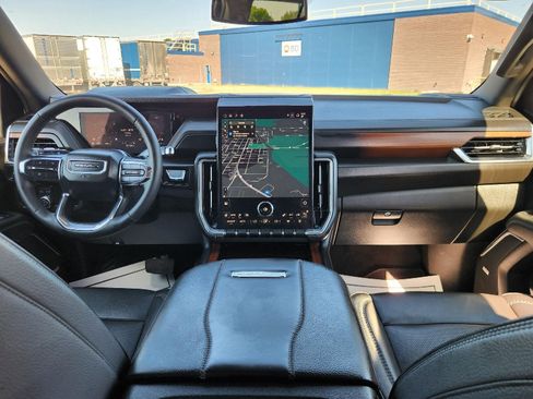 Used 2025 GMC Yukon XL Denali AWD/4WD image 28
