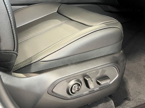 New 2025 Jeep Grand Cherokee L Limited w/ Luxury Tech Group II image 7