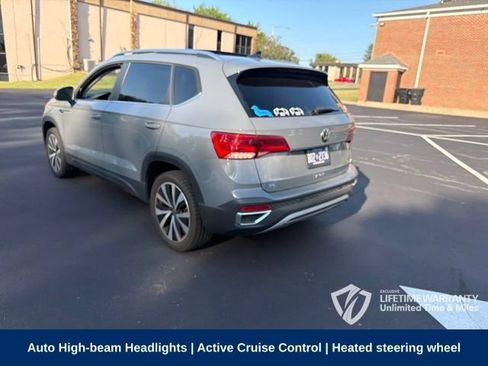 Used 2023 Volkswagen Taos SE w/ Panoramic Sunroof Package FWD image 6