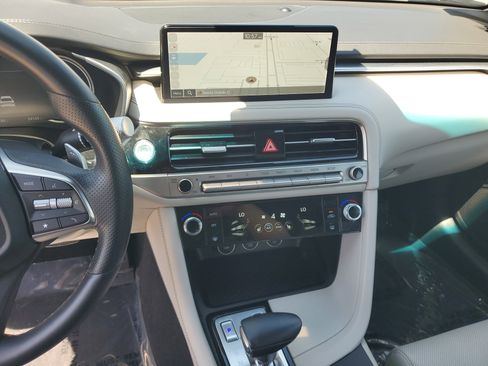 Used 2025 Genesis G70 2.5T RWD image 20