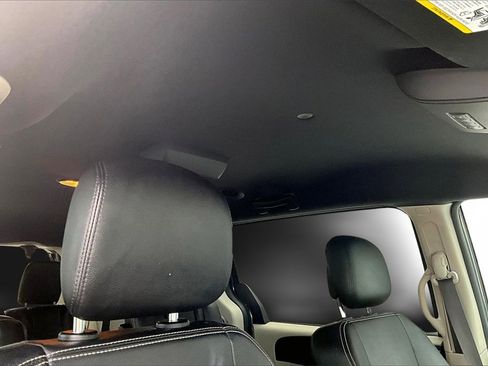 Used 2019 Dodge Grand Caravan SXT image 28