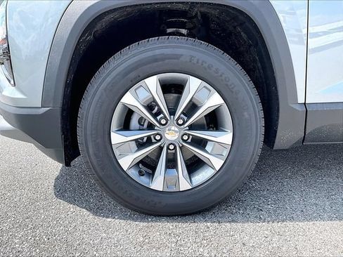 New 2027 Chevrolet Equinox LT w/ Convenience Package II FWD image 7