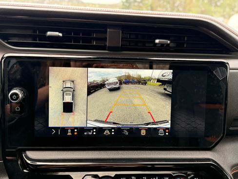 Used 2025 GMC Sierra 1500 AT4 w/ Technology Package AWD/4WD image 36