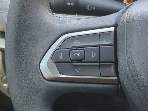 Used 2024 Jeep Compass Latitude image 28