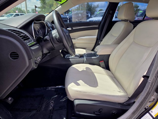 Used 2015 Chrysler 300 Limited RWD image 11