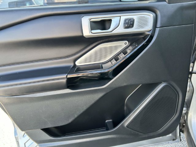 Certified 2022 Ford Explorer Platinum w/ Equipment Group 601A AWD/4WD image 16