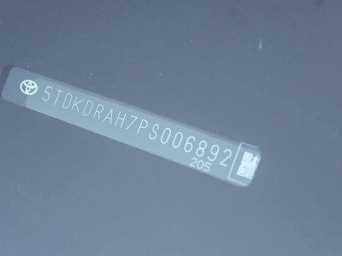 Used 2023 Toyota Highlander L image 28