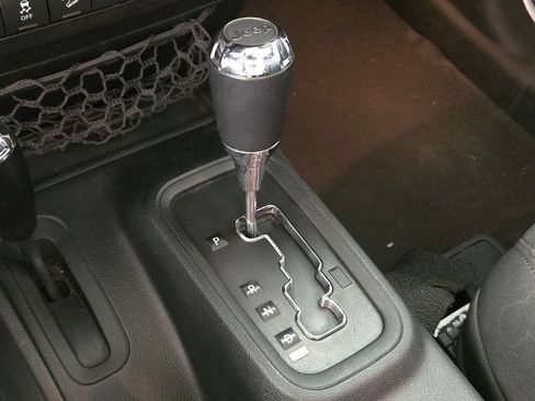 Used 2018 Jeep Wrangler Sport AWD/4WD image 33