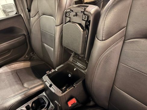 Used 2020 Jeep Wrangler Unlimited Sahara AWD/4WD image 26
