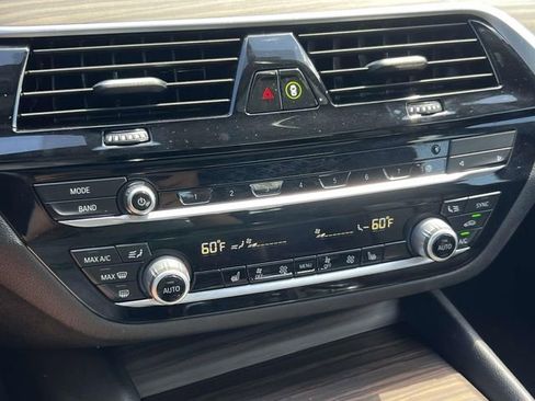 Used 2022 BMW 530e w/ Premium Package image 32