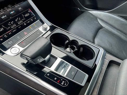 Used 2019 Audi Q8 Premium Plus w/ Premium Plus AWD/4WD image 23