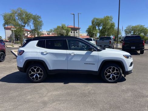 Used 2025 Jeep Compass Limited AWD/4WD image 2
