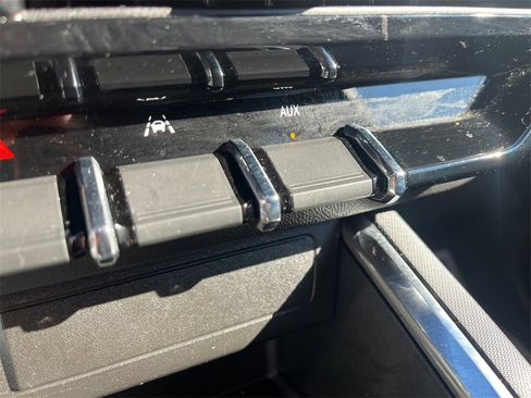 Used 2024 GMC Canyon Elevation w/ Elevation Premium Package image 20