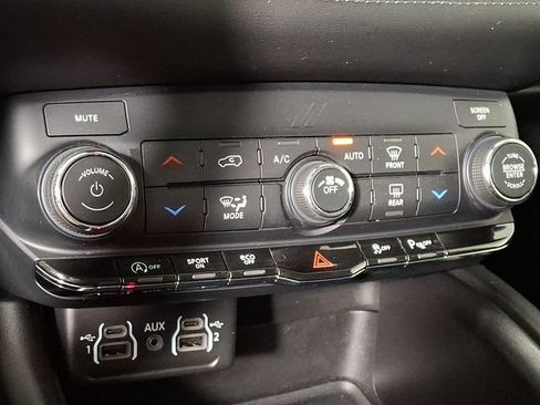 Used 2021 Dodge Durango SXT AWD/4WD image 18