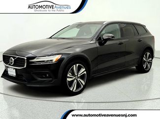 Used 2025 Volvo V60 B5 Cross Country Plus AWD/4WD video 1