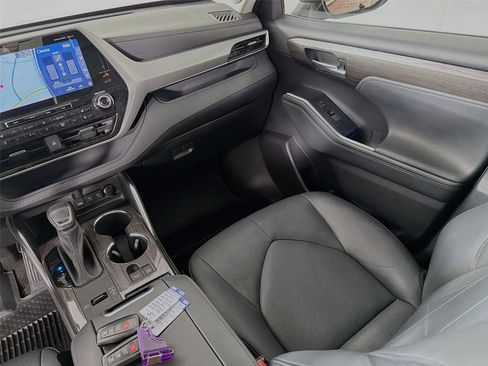Used 2021 Toyota Highlander Platinum AWD/4WD image 28