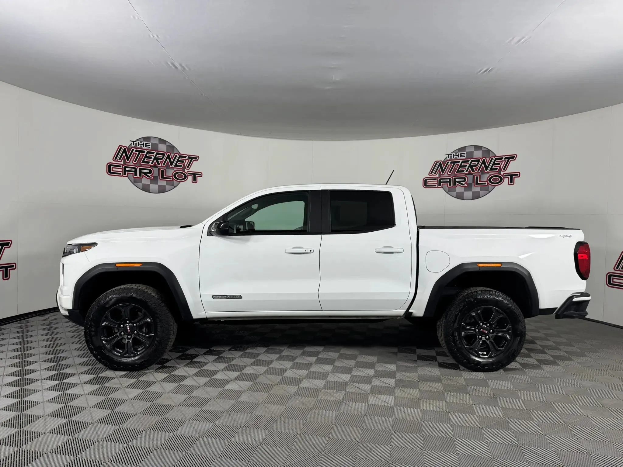 Used 2025 GMC Canyon Elevation AWD/4WD image 4
