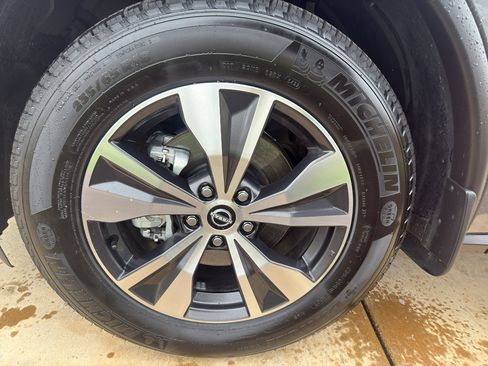 Used 2023 Nissan Murano SV image 17