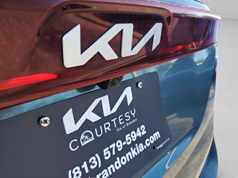 Certified 2023 Kia Carnival EX image 8