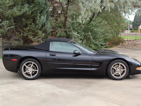 Used 2002 Chevrolet Corvette Convertible w/ Preferred Equipment Group2 RWD image 3