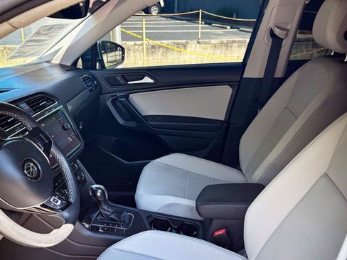 Used 2021 Volkswagen Tiguan SE FWD image 6