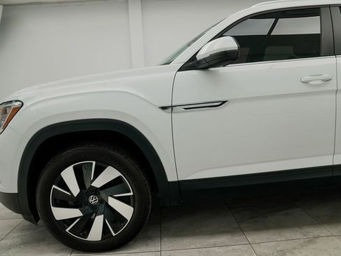 Used 2024 Volkswagen Atlas Cross Sport SE image 11