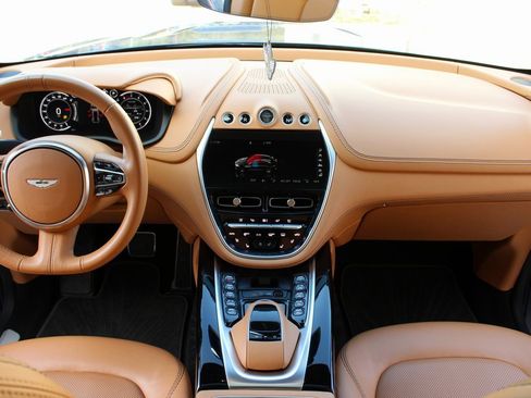 Used 2021 Aston Martin DBX image 12