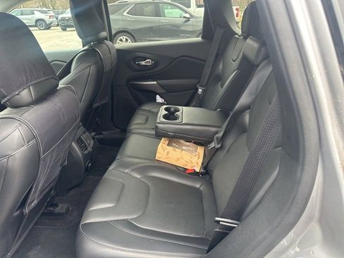 Used 2019 Jeep Cherokee Limited FWD image 7
