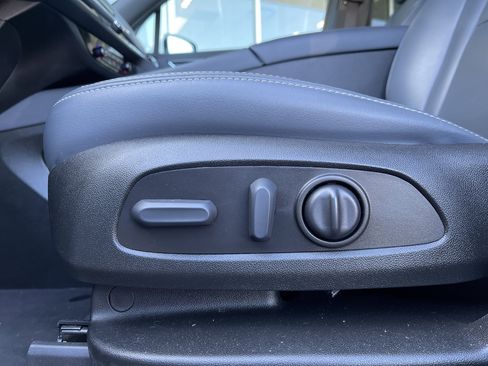 Used 2023 Buick Enclave Essence image 16