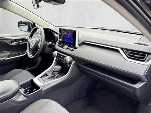 Certified 2025 Toyota RAV4 XLE FWD image 27